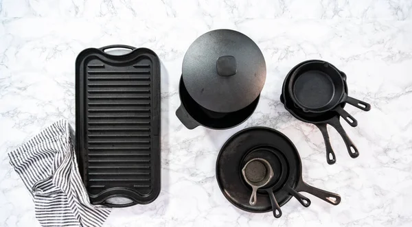 Flat Lay Variety Cast Iron Frying Pans Marble Background — Stock Photo, Image