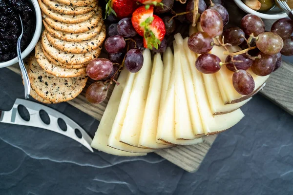 Gourmet Cheese Crackers Fruit Wood Cutting Board Served Appetizer — Stock Photo, Image