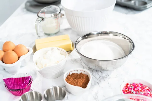 Ingredients Bake Red Velvet Cupcakes — Stock Photo, Image