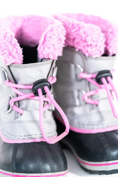 Κλείσε Μικρό Κορίτσι Ροζ Και Γκρι Ζεστό Και Αδιάβροχο Μπότες — Φωτογραφία Αρχείου