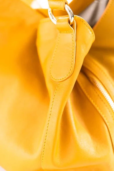 Женский Желтый Мешок Белом Фоне — стоковое фото