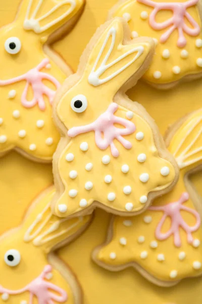 Ostern Zuckerkekse Mit Königlicher Glasur Verschiedenen Farben Dekoriert — Stockfoto