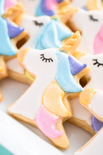 Biscuits Sucre Licorne Décorés Glaçage Royal Paillettes Alimentaires Sur Fond — Photo