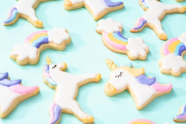 Biscuits Sucre Licorne Décorés Glaçage Royal Paillettes Alimentaires Sur Fond — Photo