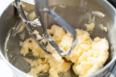 Ev yapımı vanilyalı kek..