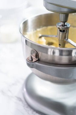 Ev yapımı vanilyalı kek..