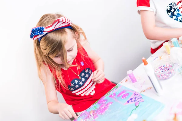 Meninas Estão Pintando Tela Julho Festa — Fotografia de Stock