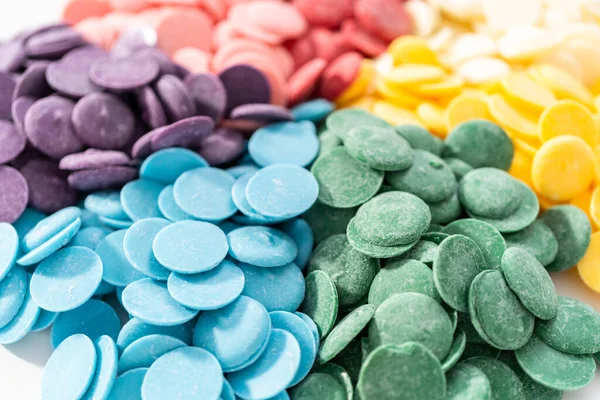 Regenboog Kleuren Van Ronde Chocolade Chips Voor Het Smelten Van — Stockfoto