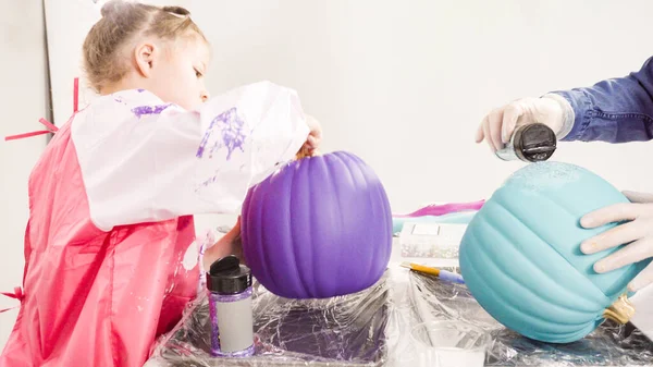 Pas Pas Mère Fille Décoration Art Citrouilles Avec Paillettes Dans — Photo