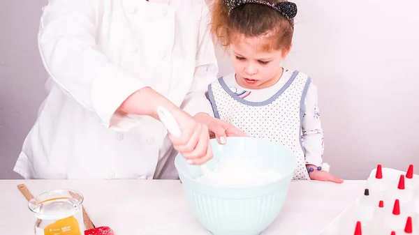 Pas Pas Mélange Glaçage Royal Pour Décorer Les Biscuits Sucre — Photo