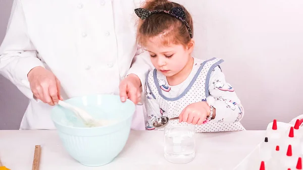 Pas Pas Mélange Glaçage Royal Pour Décorer Les Biscuits Sucre — Photo