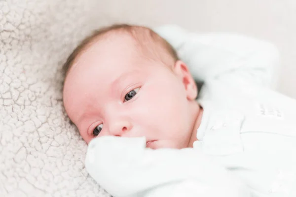 Estilo Vida Retrato Recém Nascido Três Semanas Idade Bebê Menina — Fotografia de Stock