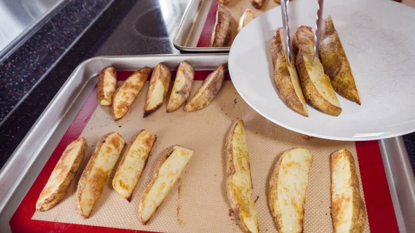 Preparação Fatias Batata Assadeira Forno — Fotografia de Stock