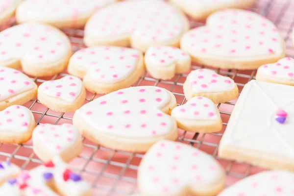 Biscuits Sucre Forme Coeur Décorés Glaçage Royal Pour Saint Valentin — Photo