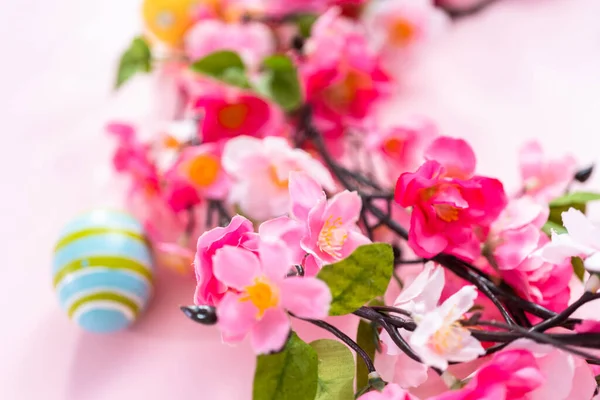 Huevos Pascua Flores Rosadas Backgorund Rosa — Foto de Stock