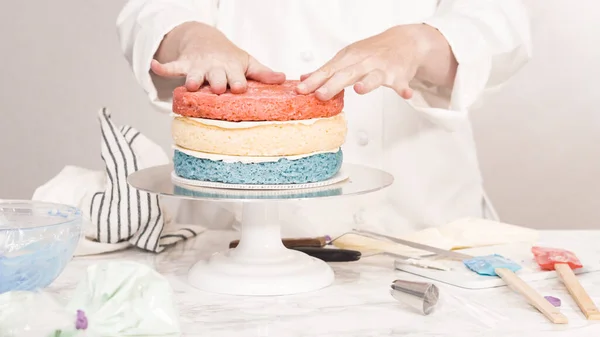 Empiler Des Couches Gâteau Pour Créer Gâteau Vanille Rond Trois — Photo