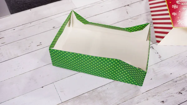 Schritt Für Schritt Hausgemachtes Gebäck Und Plätzchen Eine Weihnachtsgeschenkbox Verpacken — Stockfoto