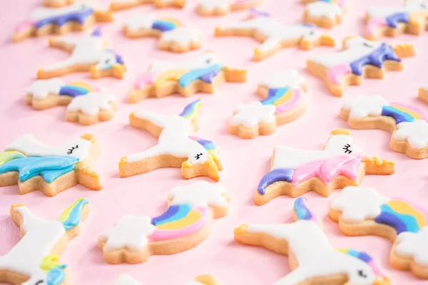 Galletas Azúcar Unicornio Decoradas Con Glaseado Real Purpurina Sobre Fondo — Foto de Stock