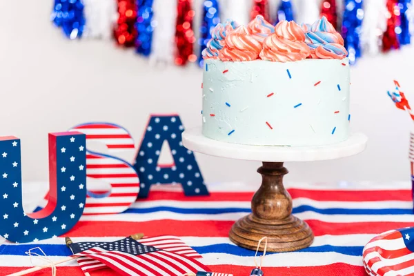 Rood Wit Blauw Ronde Vanille Cake Met Boterroom Glazuur Voor — Stockfoto