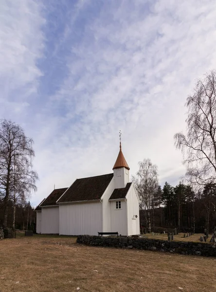 Iglesia de madera muy pequeña en Hillestad en Tovdal, Aust-Agder Noruega — Foto de Stock