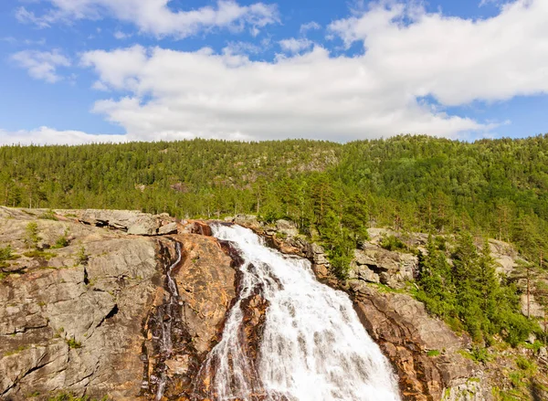 Rjukanfossen en el bosque noruego de Tovdal. Países Bajos —  Fotos de Stock