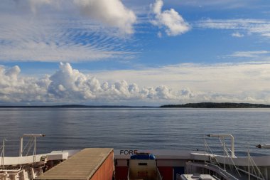 Horten - Moss vapuru Oslofjord Norveç'te geçişi üzerinden görüntüleyin. Otomobil araba güvertede.
