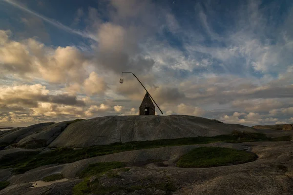 Oude vuurtoren gemaakt van rotsen, bij Verdens Ende in Vestfold, Noorwegen — Stockfoto
