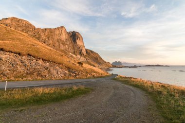 Lofoten küçük bir yolda