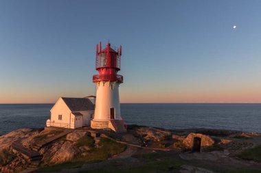 Lindesnes Makedonya, Norveç, yuvarlak pencereden görmüş tarihi deniz feneri