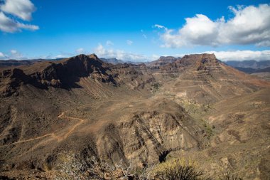 Dağ manzarası Degollada de Las Yeguas üzerinden bir bakış. Gran Canaria, İspanya.
