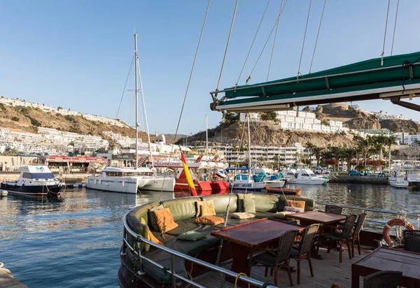 Puerto Rico, Gran Canaria - December 12 2017: Marina of Puerto Rico, boats selling boat trips to tourists. — Stock Photo, Image