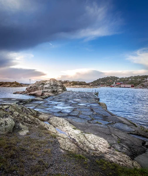 Old Stone Pier na área de recreação Helleviga, Sogne na Noruega do Sul — Fotografia de Stock