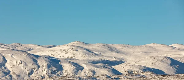挪威的冬天, 山上有雪的风景。全景. — 图库照片