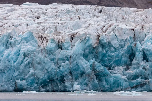 Le glacier Wahlenberg rencontre l'océan Arctique à Svalbard, en Norvège. Août 2017 — Photo