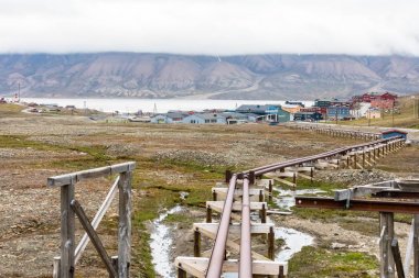Köy, Longyearbyen için Svalbard, Norveç önde gelen çelik boru hattı.