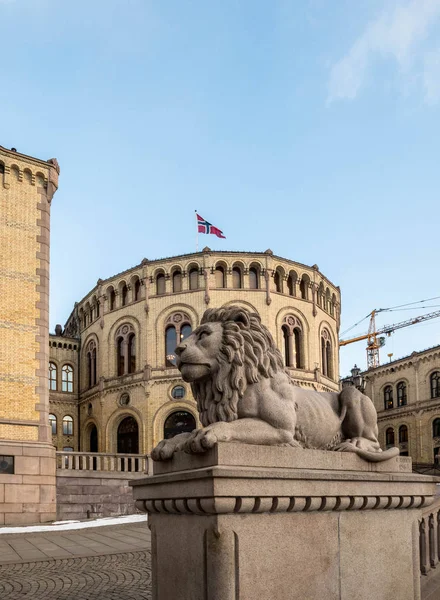 Außenansicht des norwegischen Parlaments in Oslo, Norwegen — Stockfoto