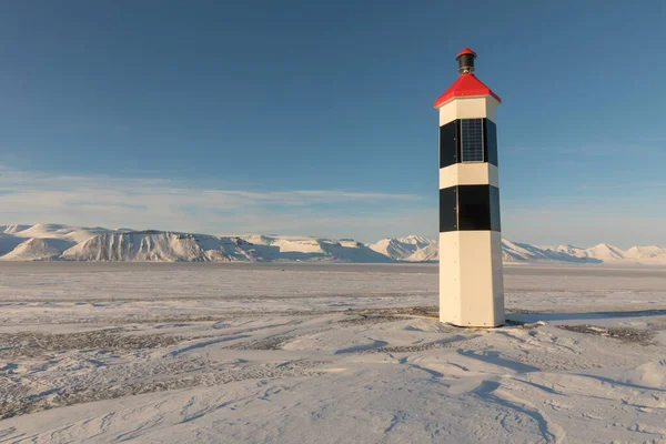 Billefjorden 'deki Kapp Ekholm Deniz Feneri, Norveç' teki Spitsbergen — Stok fotoğraf