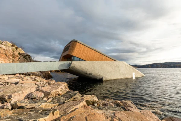 Lindesnes, Νορβηγία - Οκτώβριος 2019: Εξωτερικό υποβρύχιο εστιατόριο Under. — Φωτογραφία Αρχείου