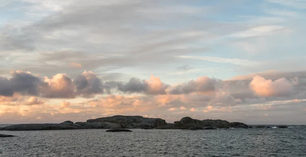 Sunrise with pink sky and clouds over the ocean and archipelago of Faerder National Park, Norway, panorama — Stock Photo, Image