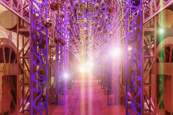 Şehirde Noel gece ışık dekorasyon