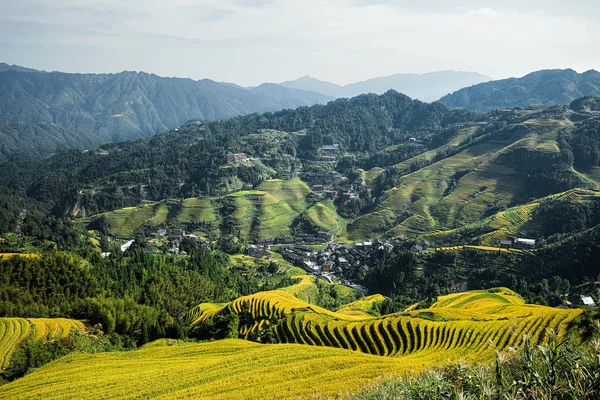 Dazai Terrassen und Dörfer in longji, guangxi, China. — Stockfoto