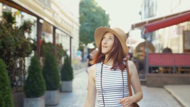 Holidays and tourism - beautiful girl with phone, tourist book and vintage camera in the city — Stock Video