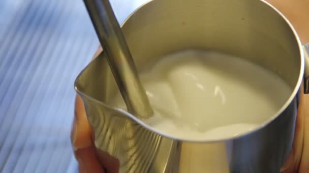 Cacao met melk - h20 — Stockvideo