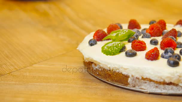 Yogurt dessert with berries. Top view, flat lay — Stock Video