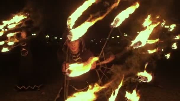 Female fire show performer at night. Poi performance. Caucasian girl with fire acrobatics. — Stock Video