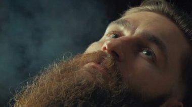 Berber Dükkanı olarak sakal tıraş işlemidir. Buhar tıraş