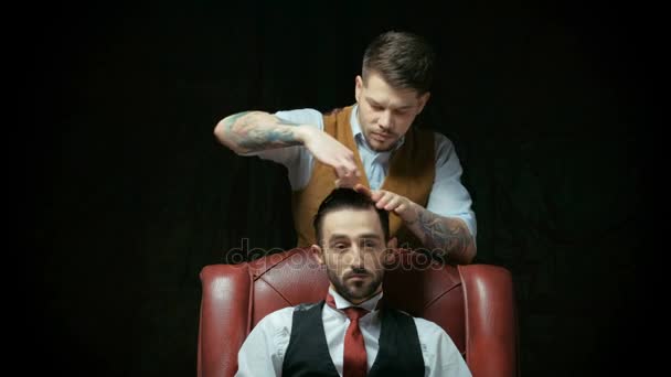 Legrační módní portrét vousatého muže — Stock video