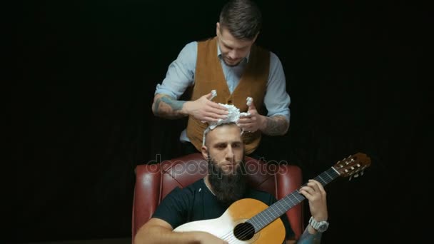 Young man with razor shaving head — Stock Video