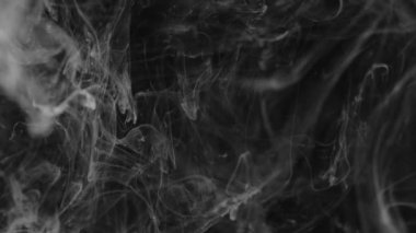 siyah arka plan üzerine sigara. Siyah ve beyaz soyutlama.