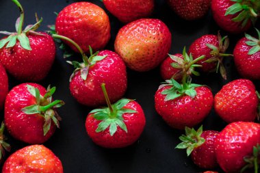 taze olgun Bahçe çilek, bir makro çekim kapatın